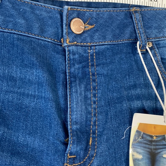 *NWT* Denim Ripped Jean shorts sz 3X - Picture 11 of 13